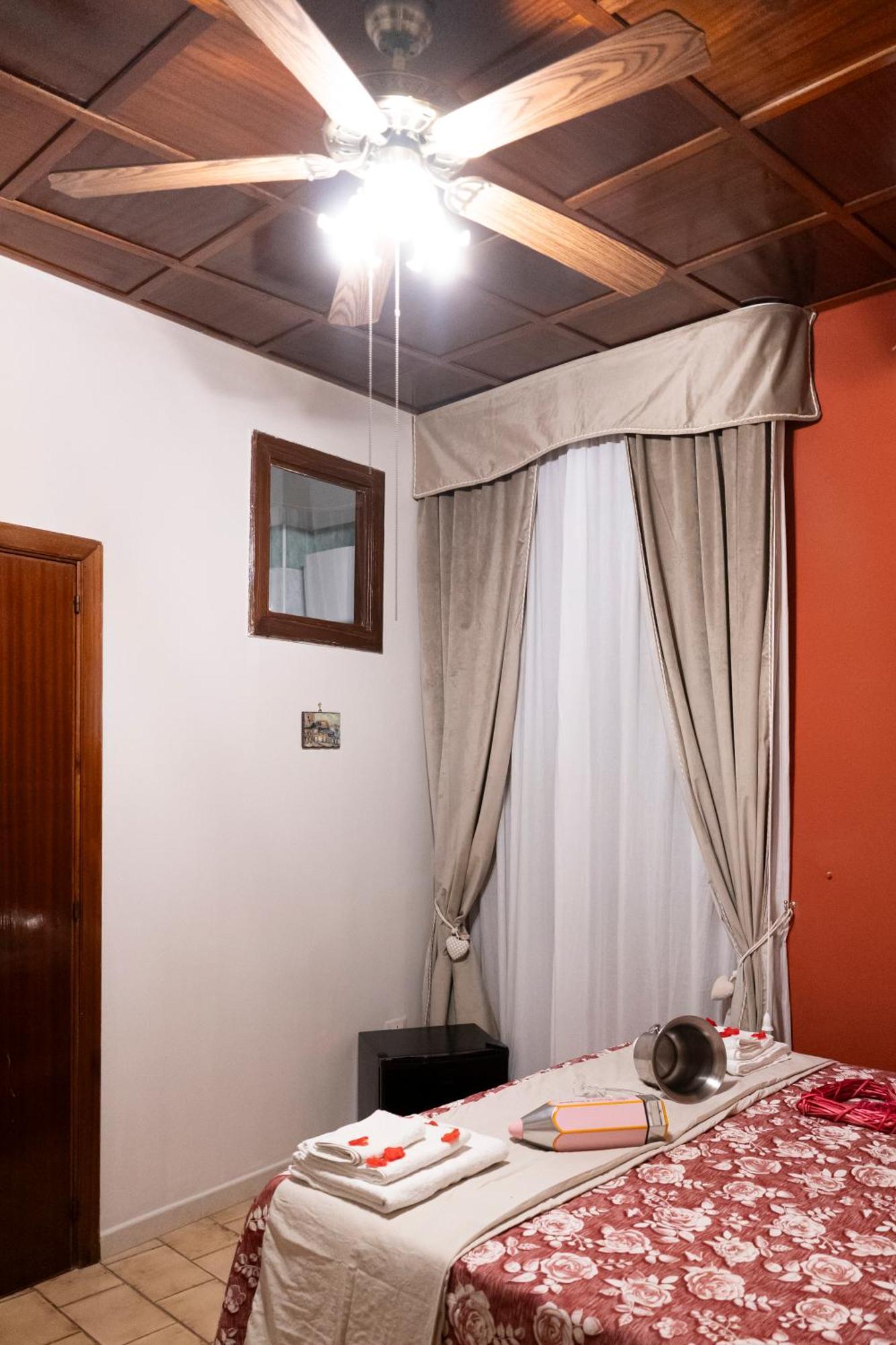Affitta Camera Don Vittorio - Napoli Portacapuana エクステリア 写真